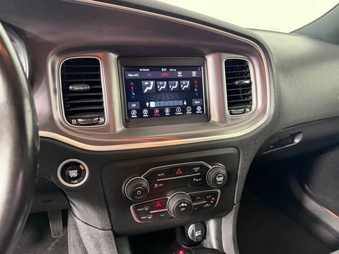 Used 2019 Dodge Charger SXT RWD image 14