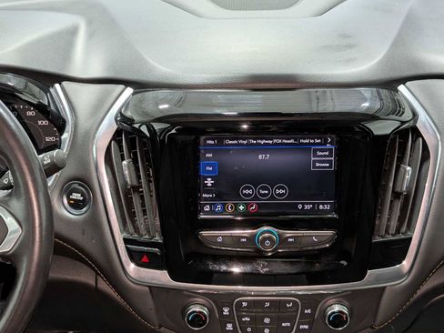 Used 2020 Chevrolet Traverse LT image 16