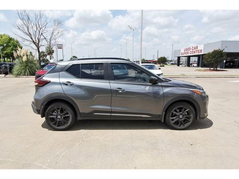 Used 2023 Nissan Kicks SR w/ SR Premium Package FWD image 5