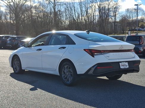 Used 2024 Hyundai Elantra SEL image 4