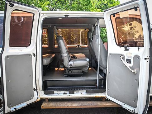 Used 2010 Ford E-250 and Econoline 250 RWD image 11