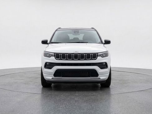Used 2025 Jeep Compass Limited AWD/4WD image 2