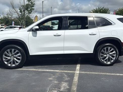 Used 2025 Buick Enclave Preferred AWD/4WD image 4