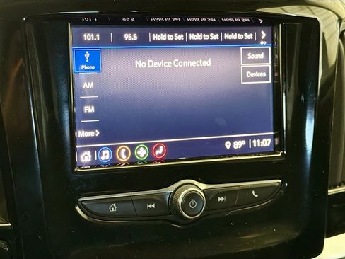 Used 2021 Chevrolet Traverse LS image 9