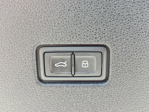 Used 2019 Audi Q8 Prestige AWD/4WD image 9