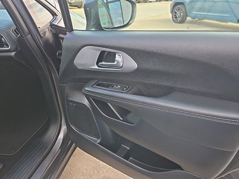 Used 2020 Chrysler Pacifica Limited w/ Advanced Safetytec Group image 78