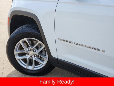 Used 2023 Jeep Grand Cherokee L Laredo w/ Luxury Tech Group I AWD/4WD image 17