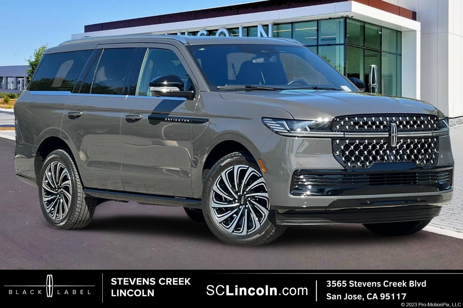 Used 2025 Lincoln Navigator Black Label AWD/4WD image 1
