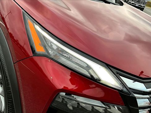 Used 2024 Nissan Rogue S image 35