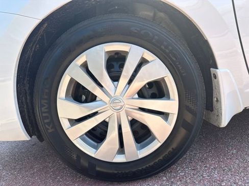 Used 2025 Nissan Versa S w/ Trunk Package image 26