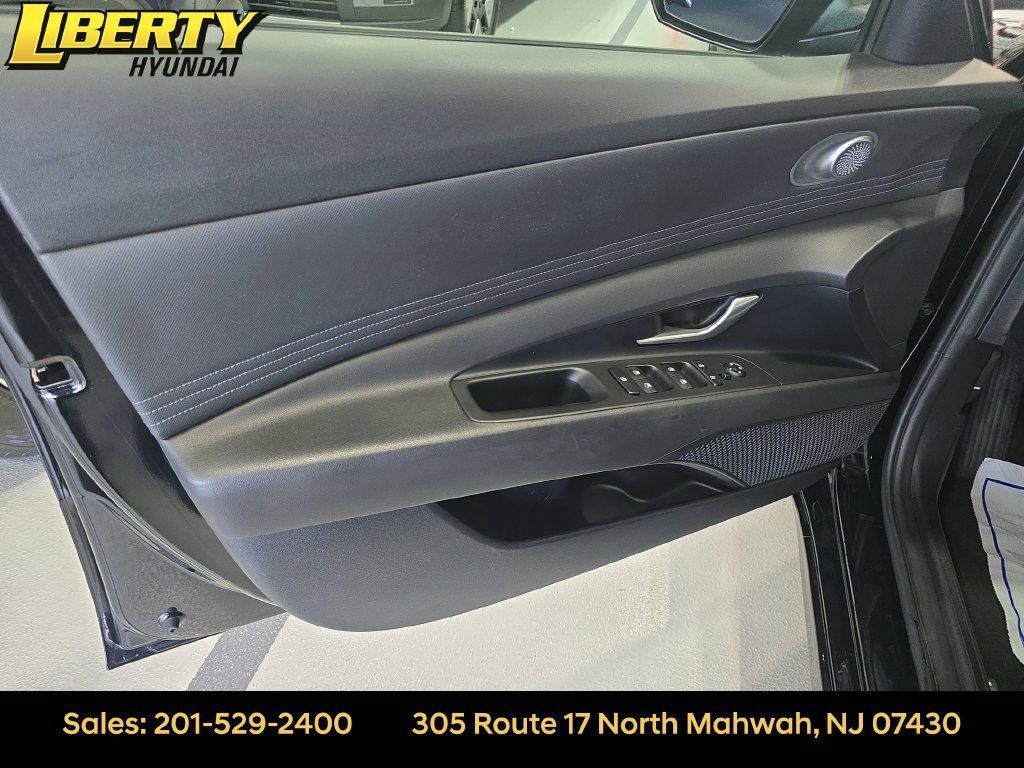 Certified 2022 Hyundai Elantra SEL w/ Convenience Package FWD image 10