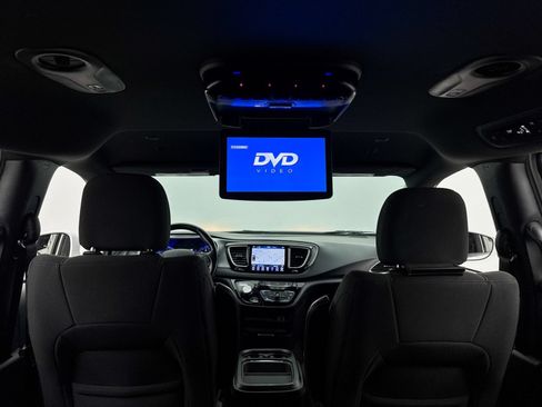 Used 2018 Chrysler Pacifica Touring Plus w/ S Appearance Package FWD image 10