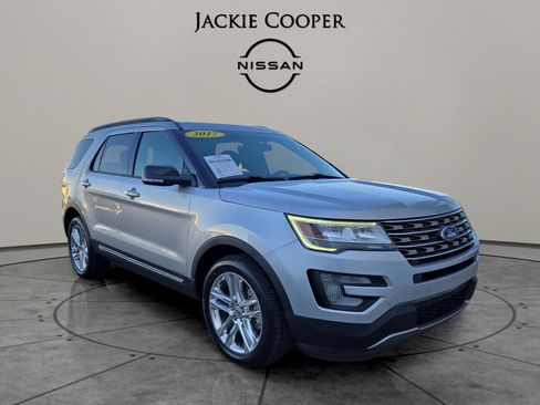 Used 2017 Ford Explorer XLT w/ Equipment Group 202A image 7