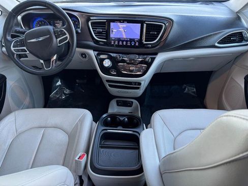 Used 2017 Chrysler Pacifica Touring-L image 15