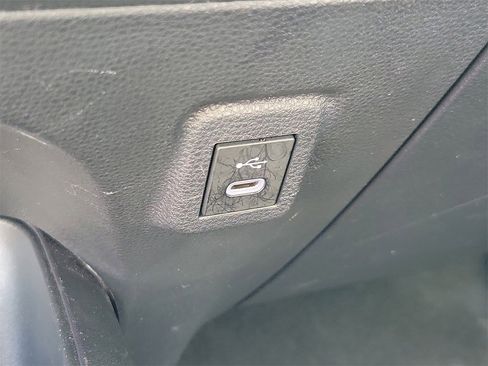 Used 2025 Toyota Corolla LE image 28