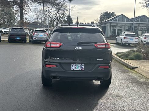 Certified 2017 Jeep Cherokee Latitude w/ Comfort/Convenience Group image 4