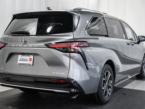 New 2026 Toyota Sienna Platinum image 4