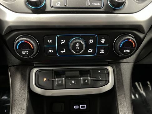 Used 2023 GMC Acadia SLE w/ Infotainment Package image 19