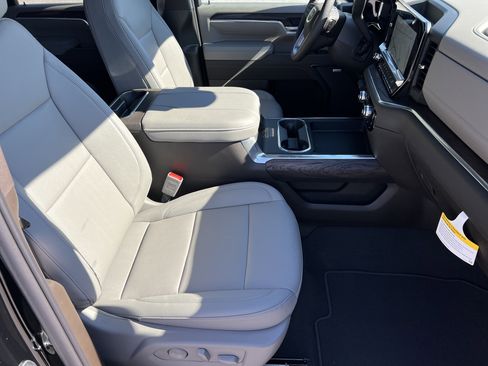 New 2026 GMC Sierra 2500 SLT w/ SLT Premium Package image 17