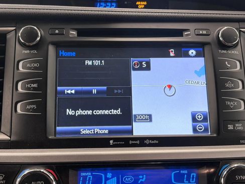 Used 2019 Toyota Highlander XLE AWD/4WD image 46