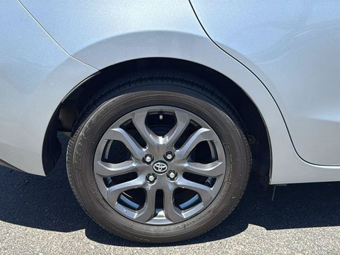 Used 2019 Toyota Yaris LE FWD image 11