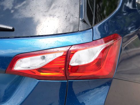 Used 2021 Chevrolet Equinox LT FWD image 21
