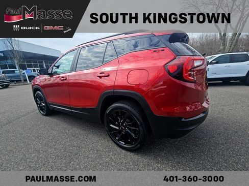 Used 2023 GMC Terrain SLE w/ Driver Convenience Package image 4