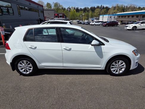 Used 2017 Volkswagen Golf S FWD image 8