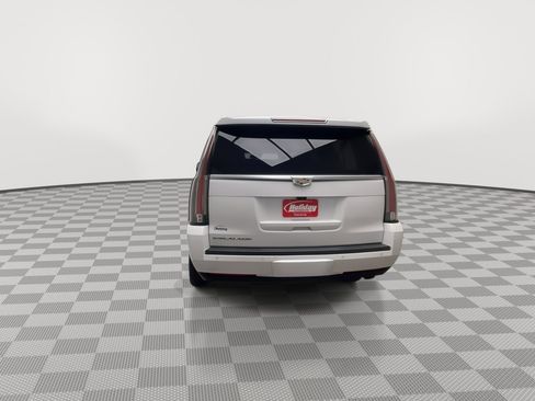 Used 2018 Cadillac Escalade ESV Premium Luxury AWD/4WD image 44