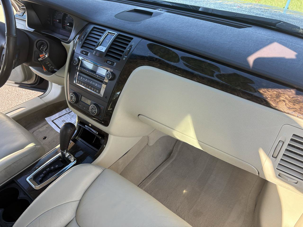 Used 2008 Cadillac DTS FWD image 39