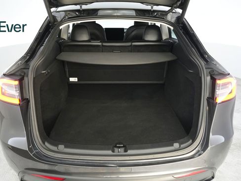 Used 2024 Tesla Model Y Performance image 8