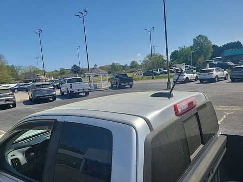 Used 2017 Chevrolet Colorado LT w/ LT Convenience Package image 17