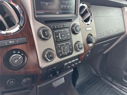 Used 2016 Ford F250 Lariat w/ Lariat Interior Package image 19