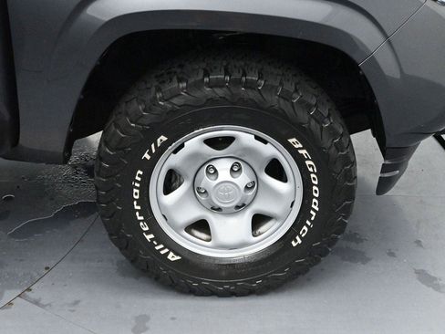 Used 2019 Toyota Tacoma SR w/ SR Convenience Package AWD/4WD image 32