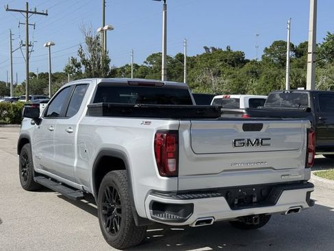 Used 2022 GMC Sierra 1500 Elevation w/ X31 Off-Road Package AWD/4WD image 2