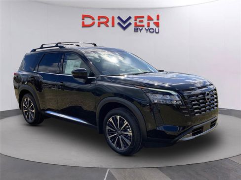 New 2026 Nissan Pathfinder Platinum FWD image 2