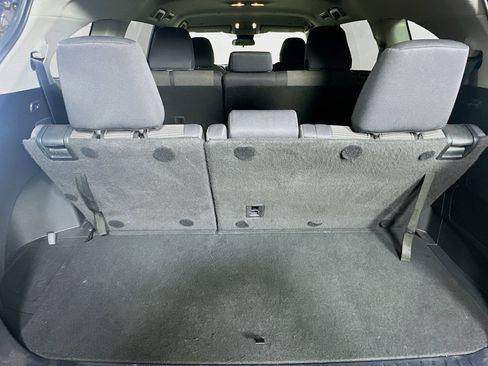 Used 2023 Toyota Highlander LE FWD image 28