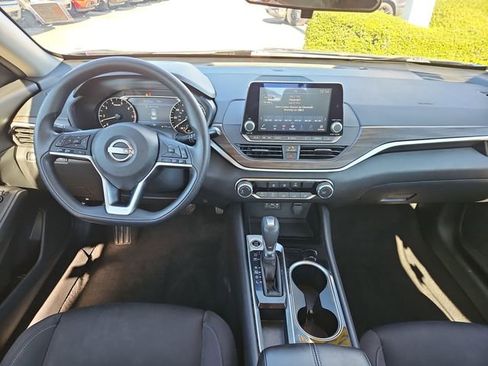 Used 2024 Nissan Altima 2.5 SV image 8