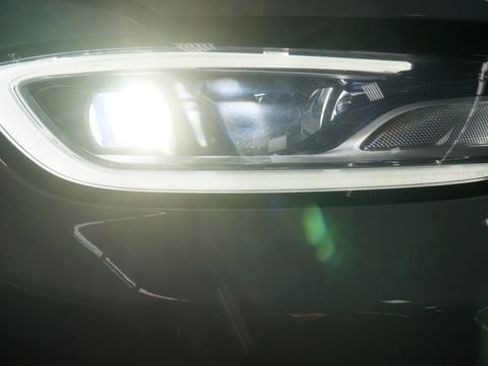 Used 2024 Chrysler Pacifica Touring-L image 64