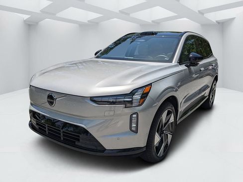New 2025 Volvo EX90 Plus image 7