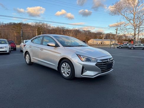 Used 2020 Hyundai Elantra SE w/ Cargo Package (C1) FWD image 4