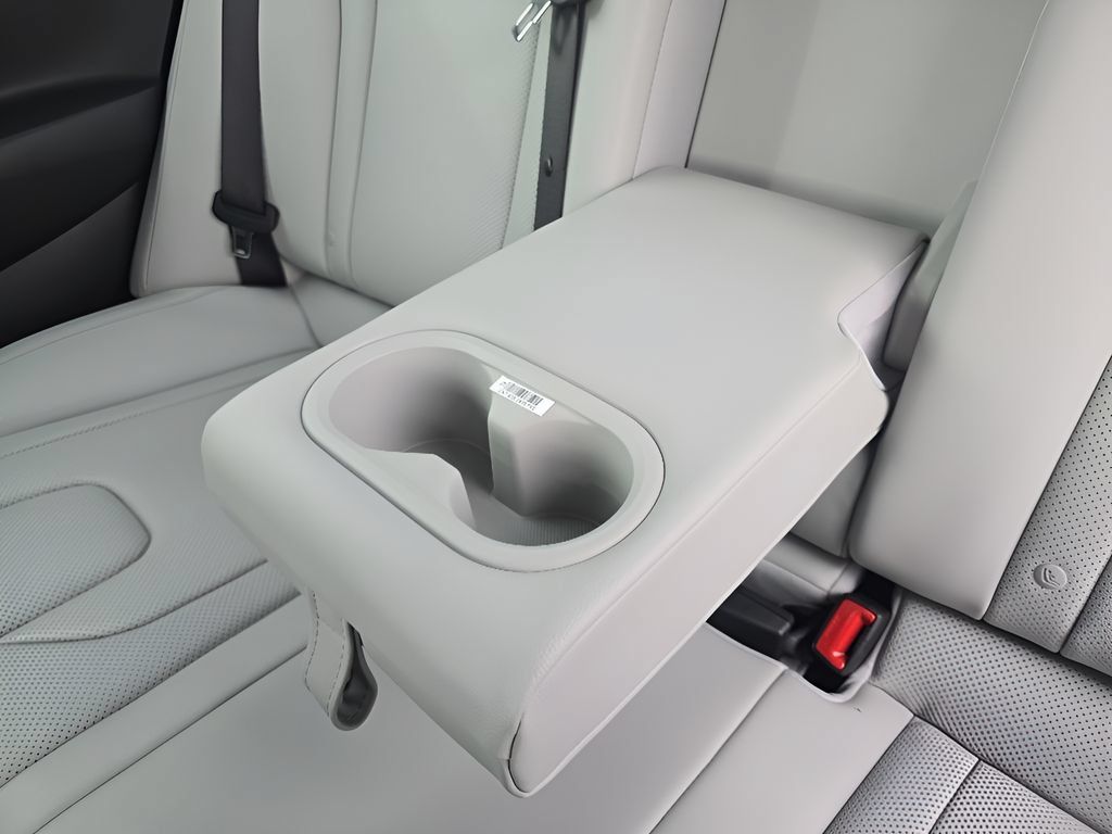 New 2026 Hyundai Elantra Limited FWD image 30