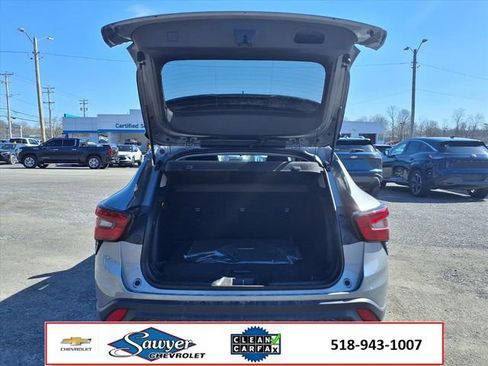 Used 2025 Chevrolet Trax LT w/ LT Convenience Package image 10