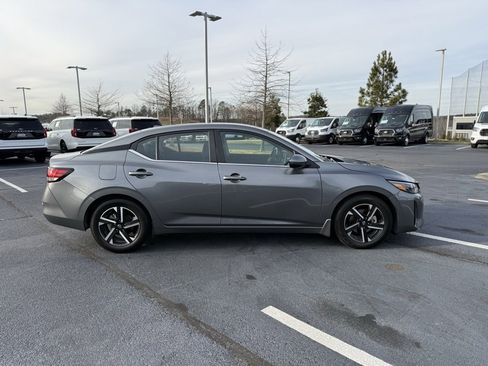 Used 2024 Nissan Sentra SV image 9