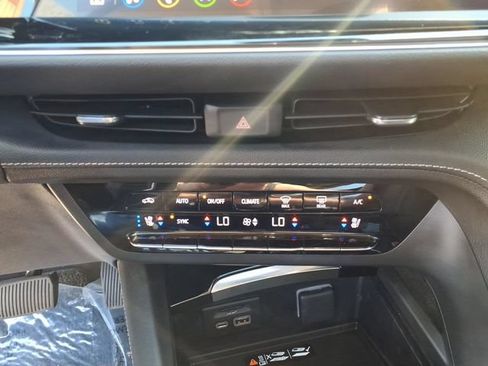 Used 2023 Buick Envision Avenir AWD/4WD image 27