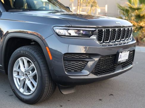 New 2025 Jeep Grand Cherokee Laredo X w/ Trailer Tow Package AWD/4WD image 7