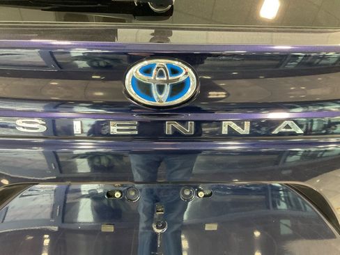 Certified 2022 Toyota Sienna Platinum w/ Protection Package (TMS) image 27