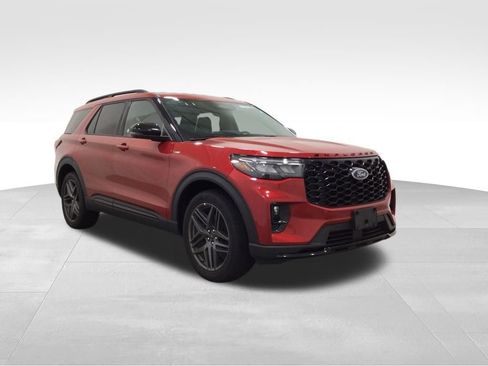Used 2025 Ford Explorer ST-Line w/ ST-Line Street Pack AWD/4WD image 5