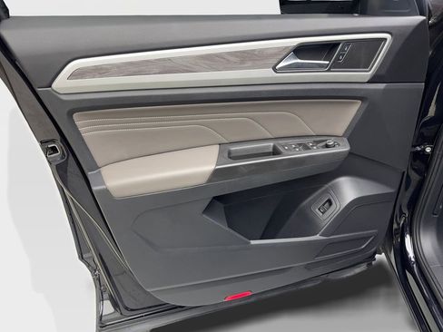 Used 2023 Volkswagen Atlas Cross Sport SE w/ Black Wheel Package image 31