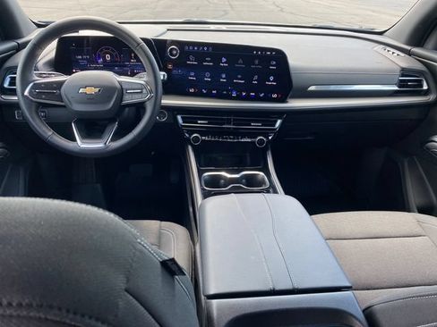Used 2026 Chevrolet Traverse LT FWD image 5